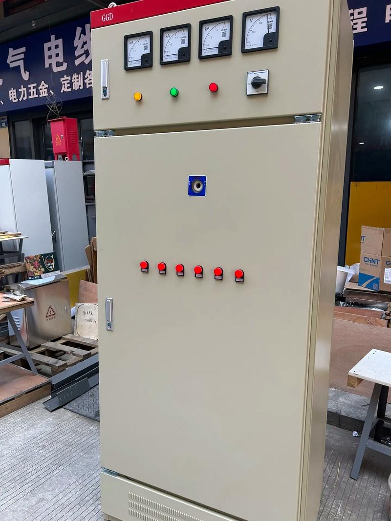 客戶(hù)定制主進(jìn)開(kāi)關(guān)2000a的ggd柜,安裝調(diào)試完畢,順利交